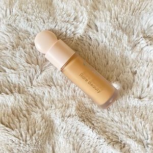 Rare Beauty by Selena Gomez Liquid Touch Brightening Concealer in 250W
